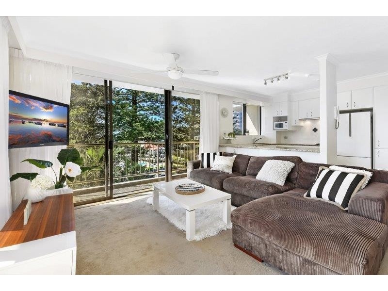 11/22 Armrick Ave, Broadbeach QLD 4218