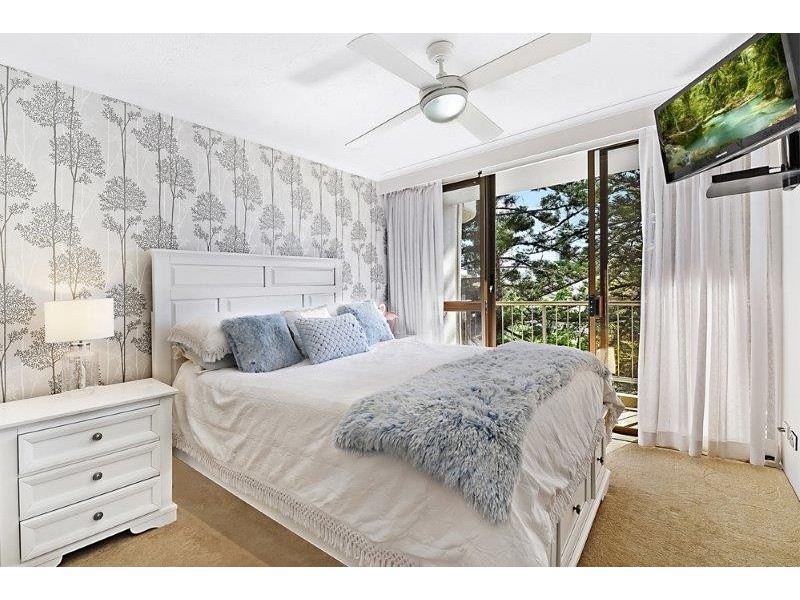 11/22 Armrick Ave, Broadbeach QLD 4218