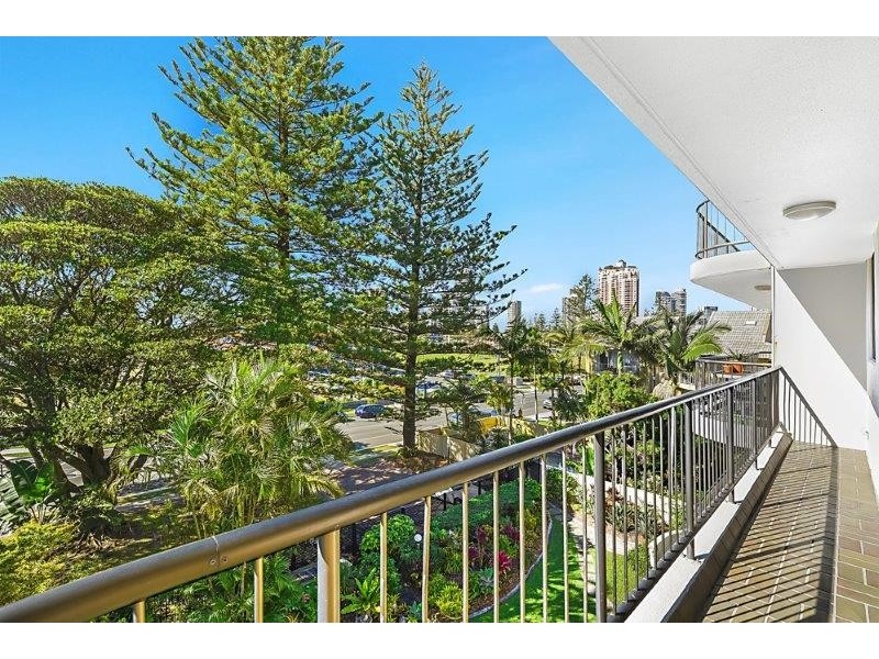 11/22 Armrick Ave, Broadbeach QLD 4218