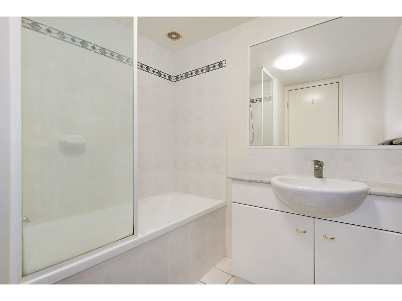 8/55 HARRIES ROAD, Coorparoo QLD 4151