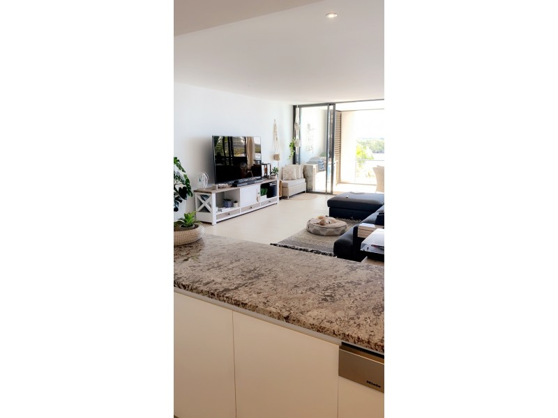 6 Marina Promenade, Paradise Point QLD 4216