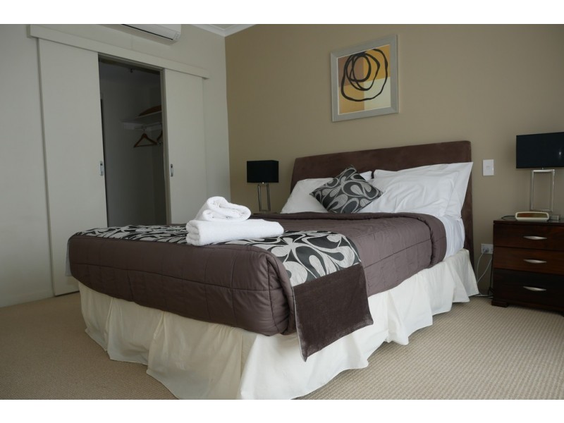 21 CYPRESS AVENUE, Surfers Paradise QLD 4217