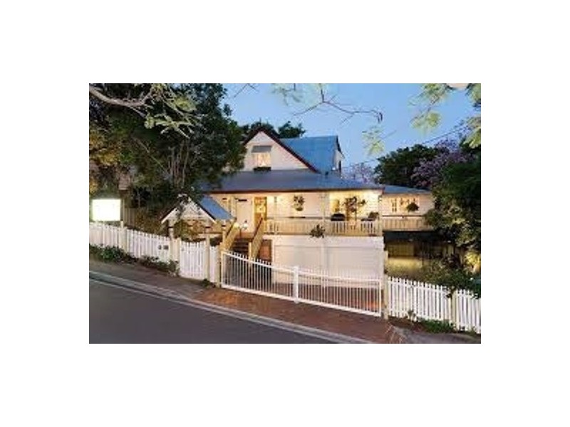 8 Challinor, Auchenflower QLD 4066