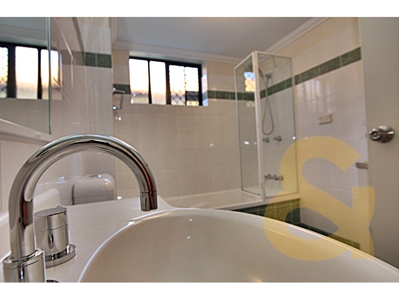 15 Dansie Street, Greenslopes QLD 4120