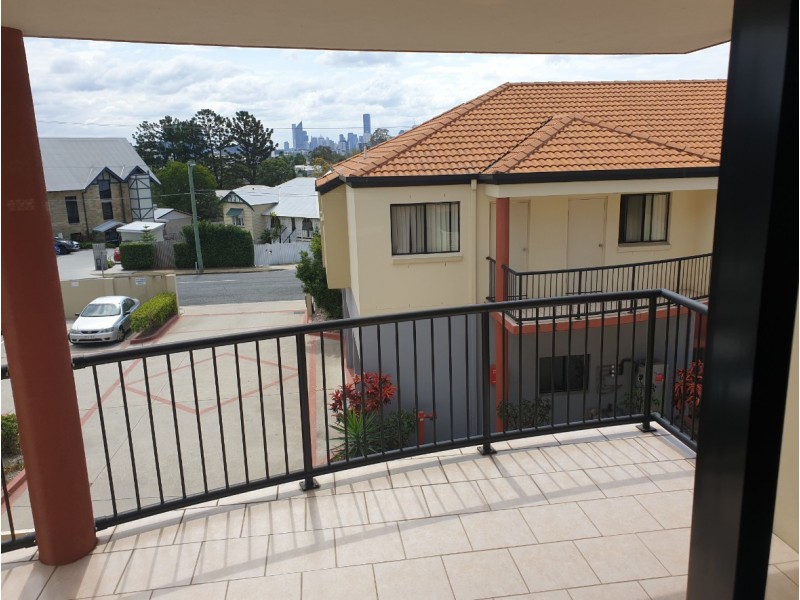 15 Dansie Street, Greenslopes QLD 4120