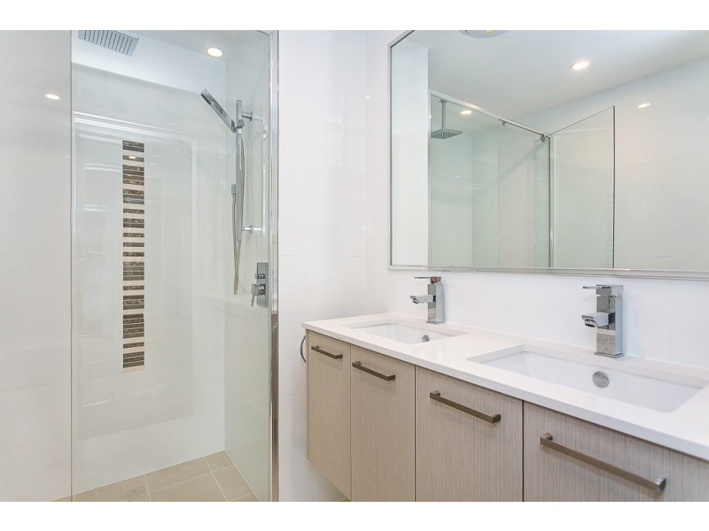 11 Andrews St, Southport QLD 4215