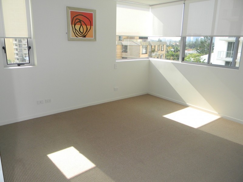 21 CYPRESS AVENUE, Surfers Paradise QLD 4217