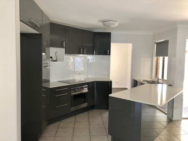 71 LARICINA CIRCUIT, Forest Lake QLD 4078
