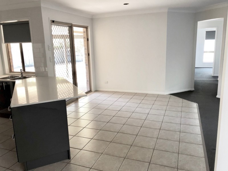 71 Laricina Circuit, Forest Lake QLD 4078