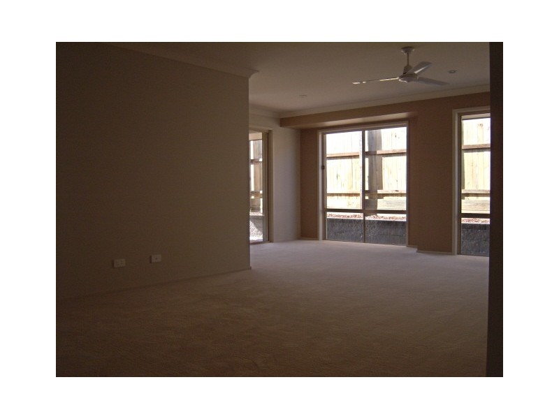 11 Lachlan Drive, Wakerley QLD 4154