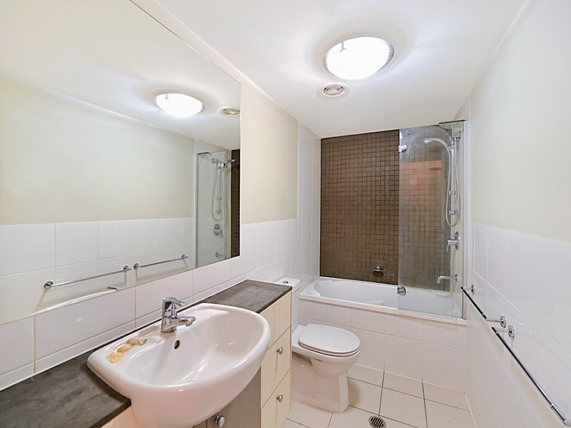 21 CYPRESS AVENUE, Surfers Paradise QLD 4217