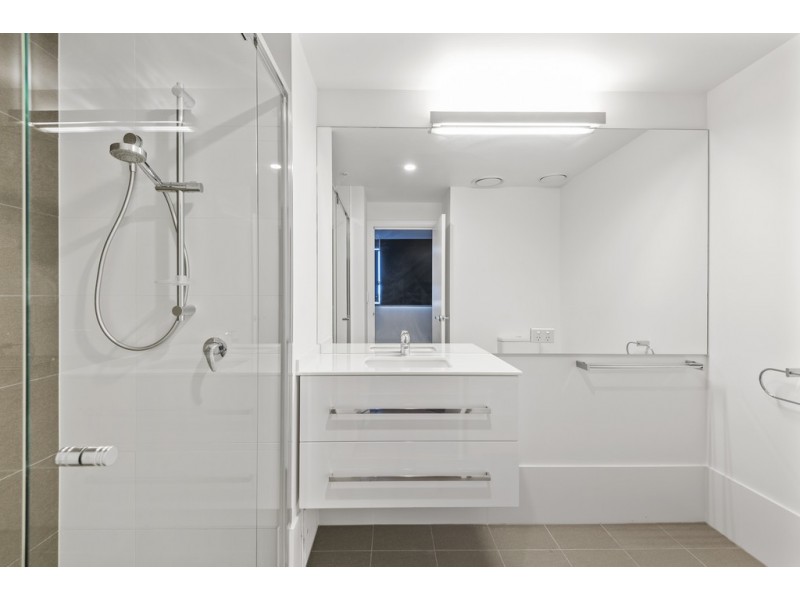 11706/300 Old Cleveland Road, Coorparoo QLD 4151