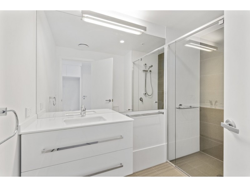 11706/300 Old Cleveland Road, Coorparoo QLD 4151