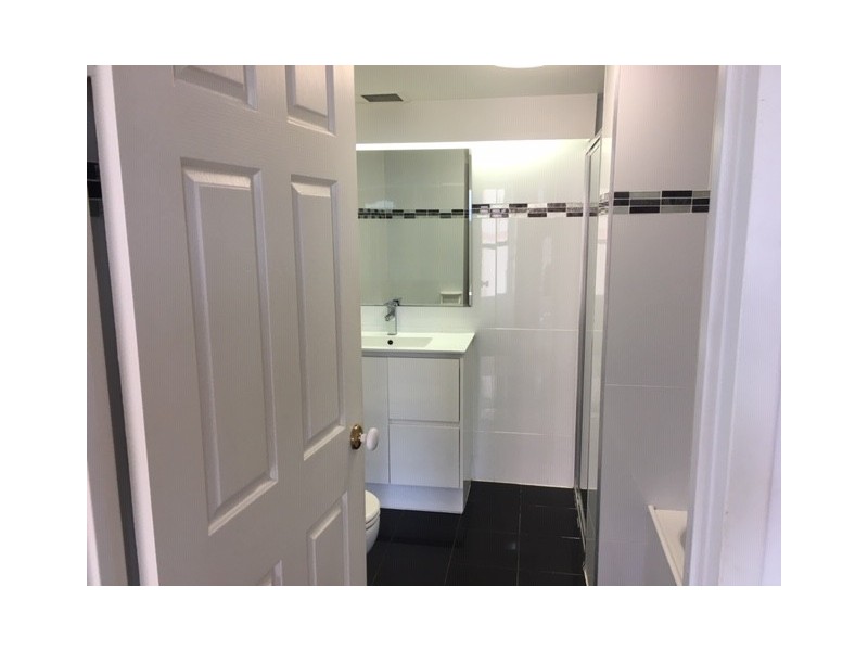 40 121 SURF PARADE, Broadbeach QLD 4218