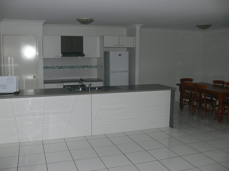 2/19 O’Reilly St, Wakerley QLD 4154