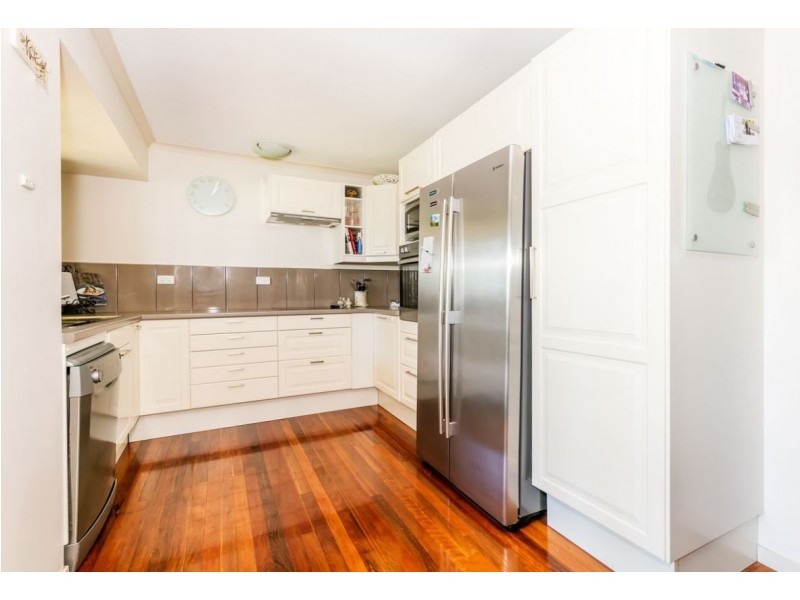 16 Coachwood St, Crestmead QLD 4132