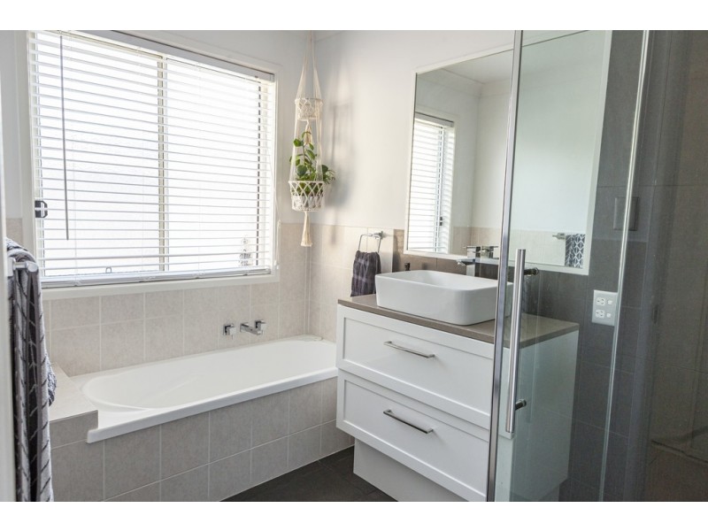 120 Swanton Drive, Mudgeeraba QLD 4213