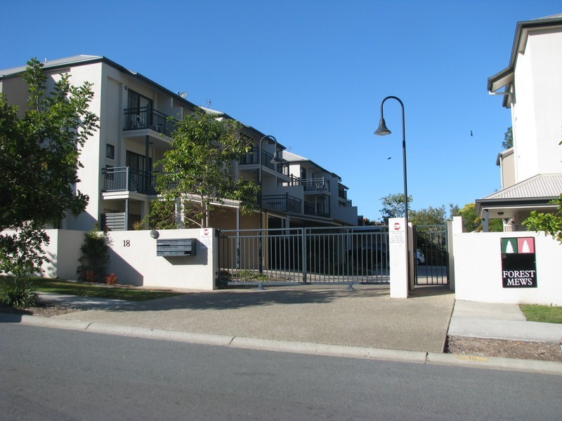 18 Geraldton Drive, Varsity Lakes QLD 4227