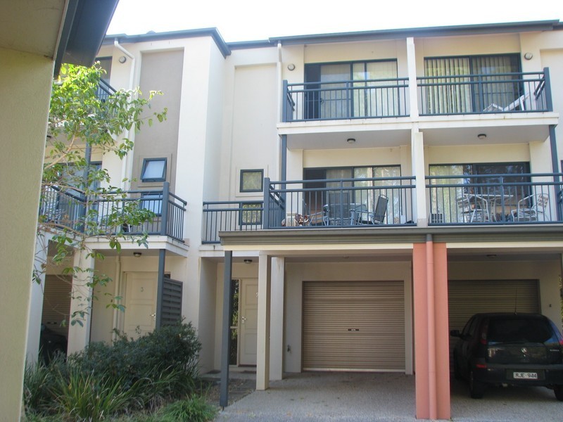 18 Geraldton Drive, Varsity Lakes QLD 4227