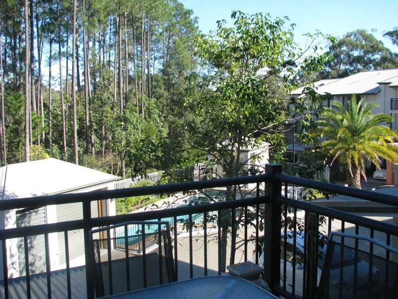 18 Geraldton Drive, Varsity Lakes QLD 4227