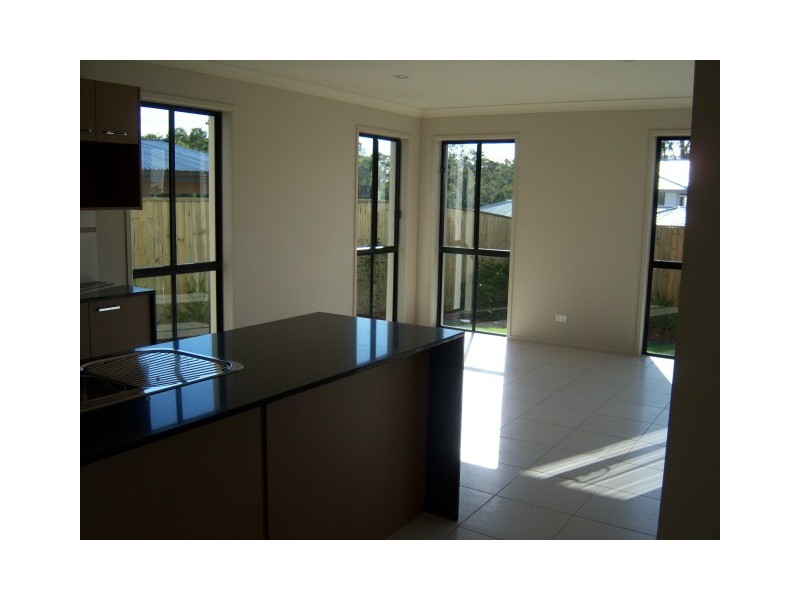 17 Lachlan Drive, Wakerley QLD 4154