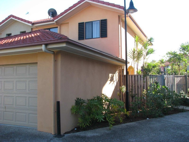 13/2 Geraldton Drive, Varsity Lakes QLD 4227