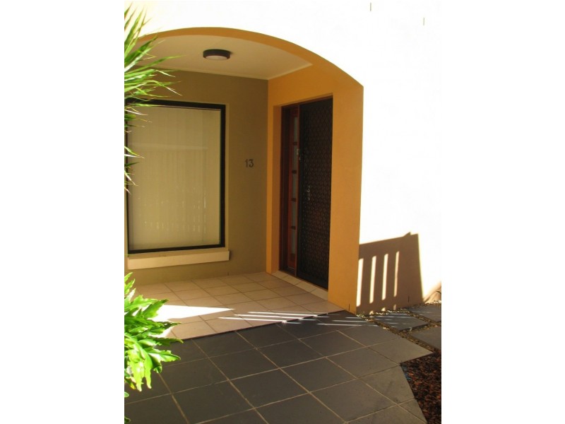 13/2 Geraldton Drive, Varsity Lakes QLD 4227