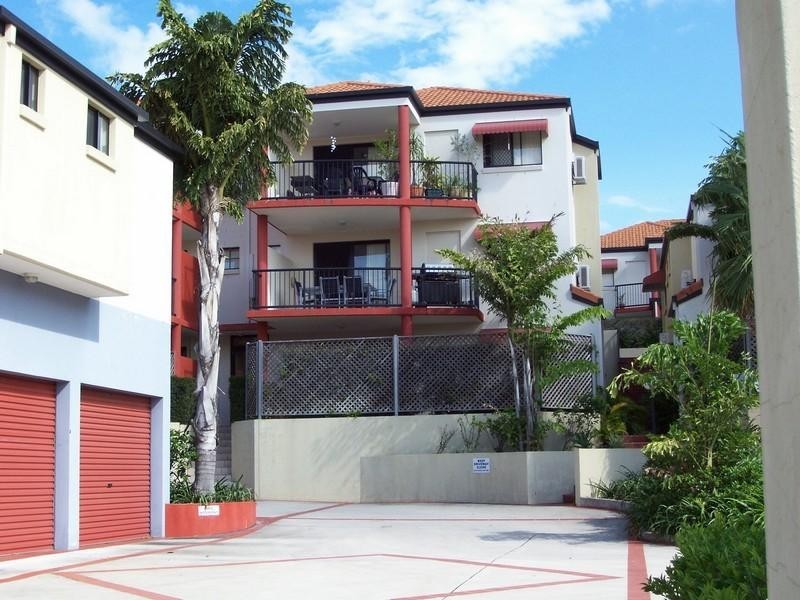 15 Dansie Street, Greenslopes QLD 4120