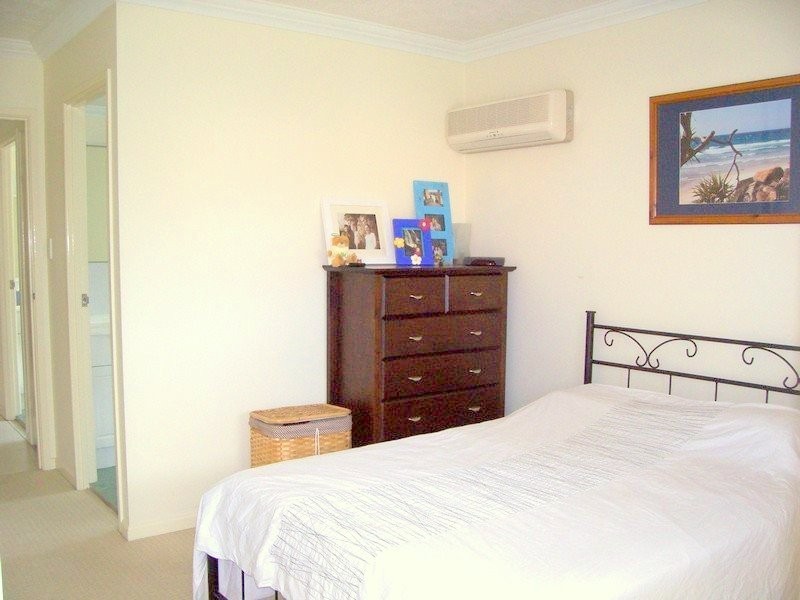 15 Dansie Street, Greenslopes QLD 4120