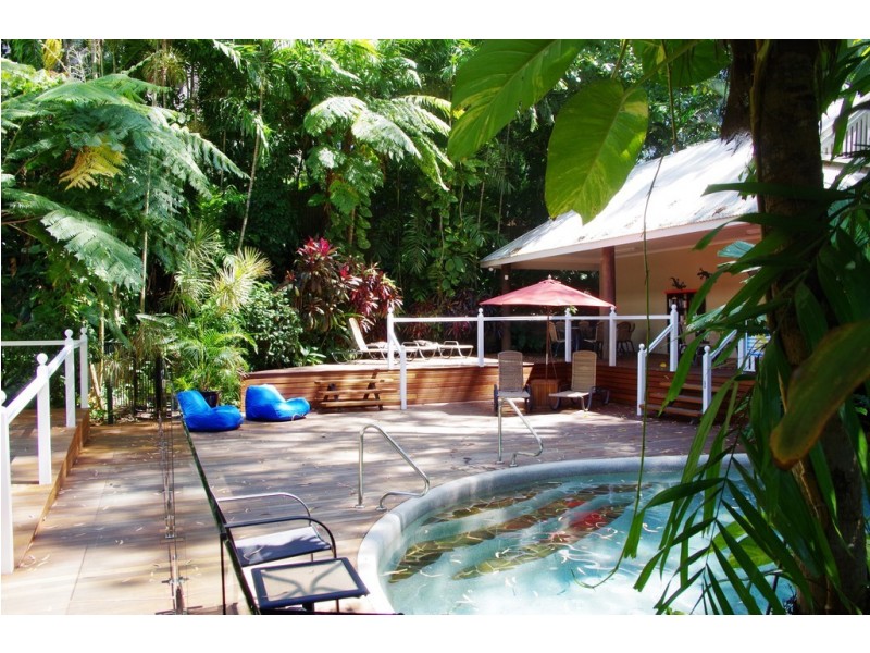 6 Triton Street, Palm Cove QLD 4879