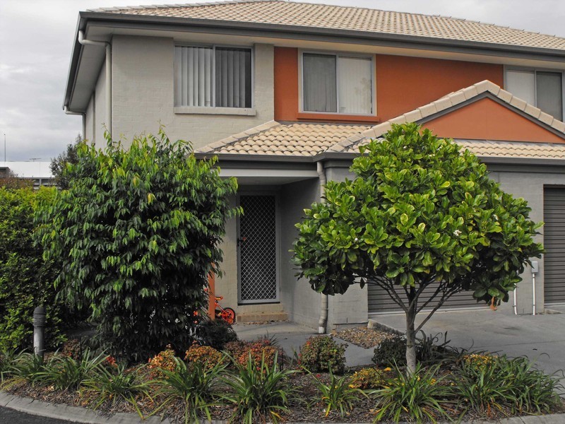 1 / 6 – 32 University Drive, Meadowbrook QLD 4131