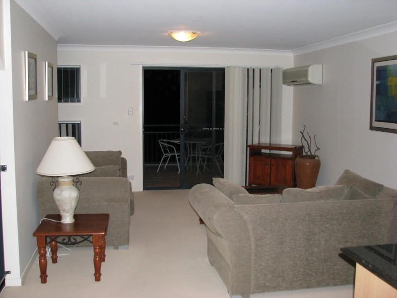 6/18  Geraldton Drive, Varsity Lakes QLD 4227