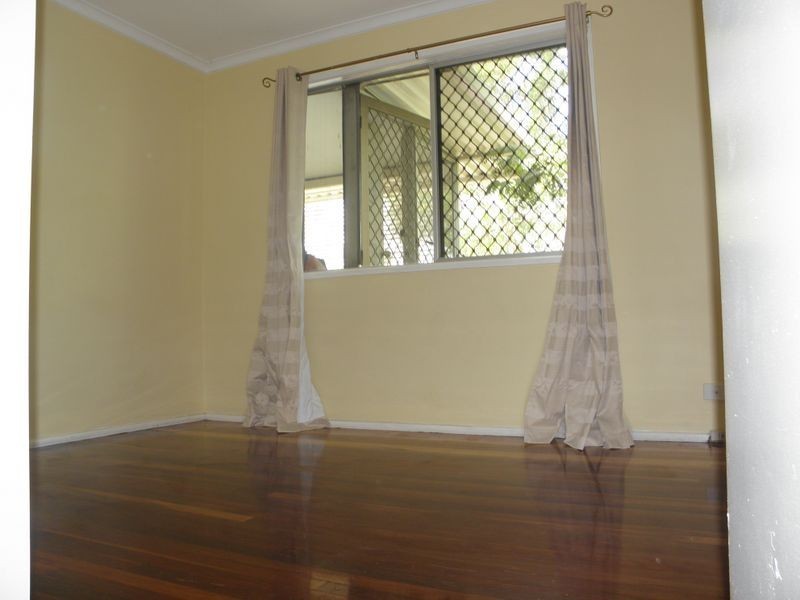12 Hawkins, Springwood QLD 4127