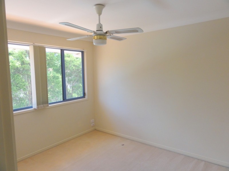 10/2 Studio Drive, Pacific Pines QLD 4211