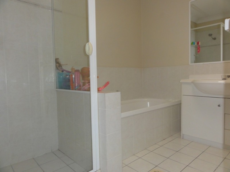 10/2 Studio Drive, Pacific Pines QLD 4211