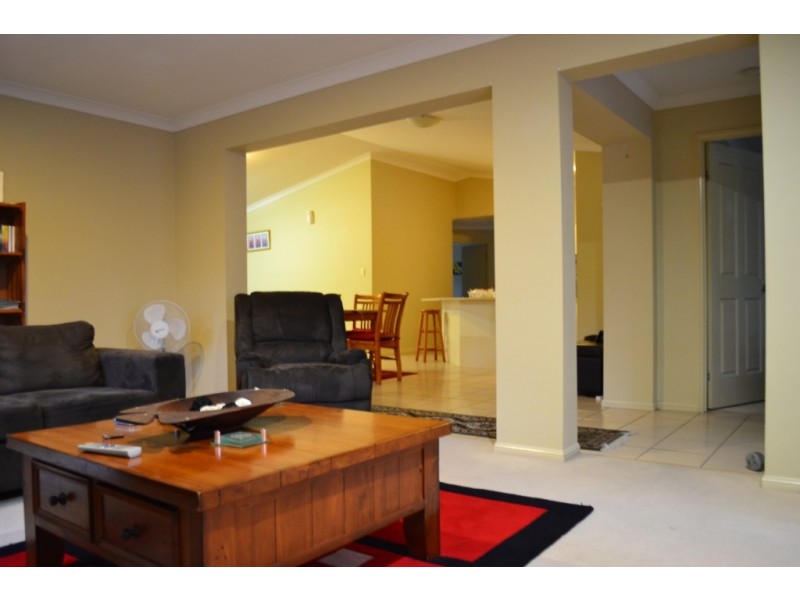 125 Jubilee Ave, Forest Lake QLD 4078