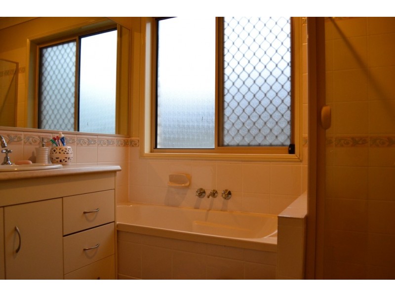 125 Jubilee Ave, Forest Lake QLD 4078