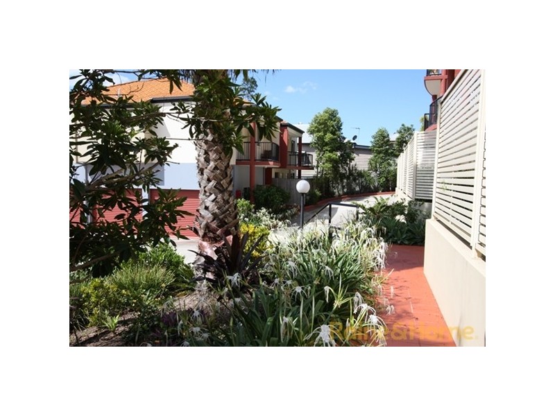 15 Dansie Street, Greenslopes QLD 4120