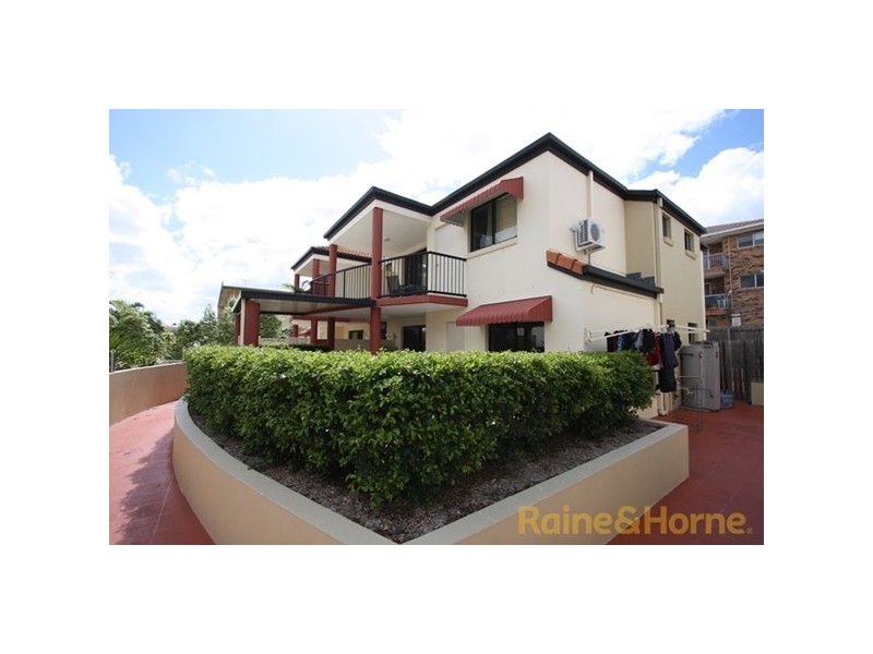 15 Dansie Street, Greenslopes QLD 4120