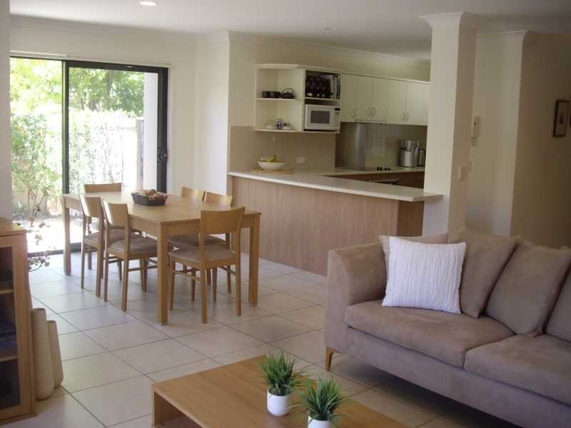 11/1-7 PINE VALLEY DRIVE, Varsity Lakes QLD 4227