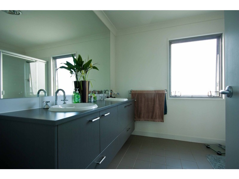 32 Village Circuit, Murarrie QLD 4172