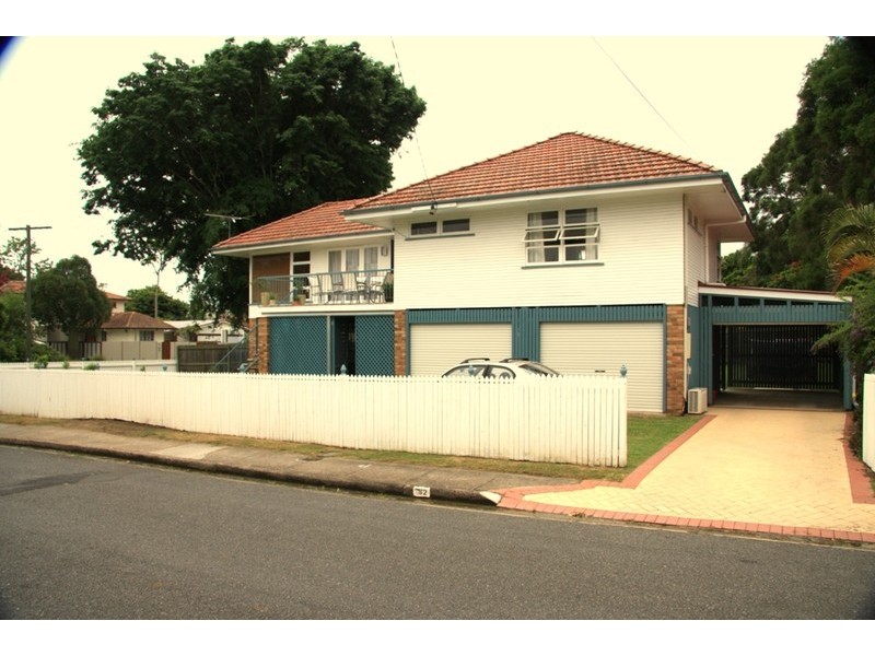 32 Newcastle Street, Fairfield QLD 4103