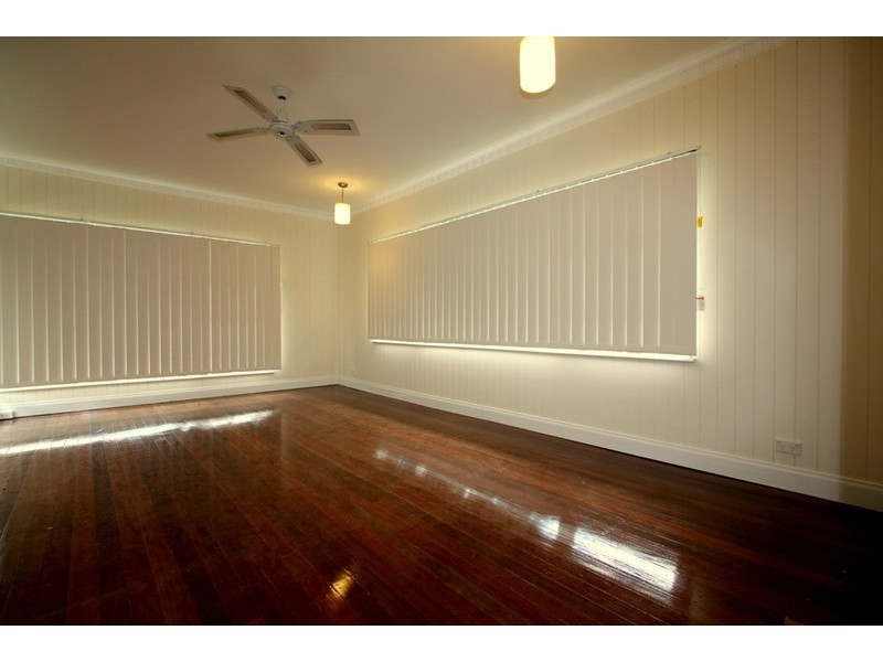 32 Newcastle Street, Fairfield QLD 4103