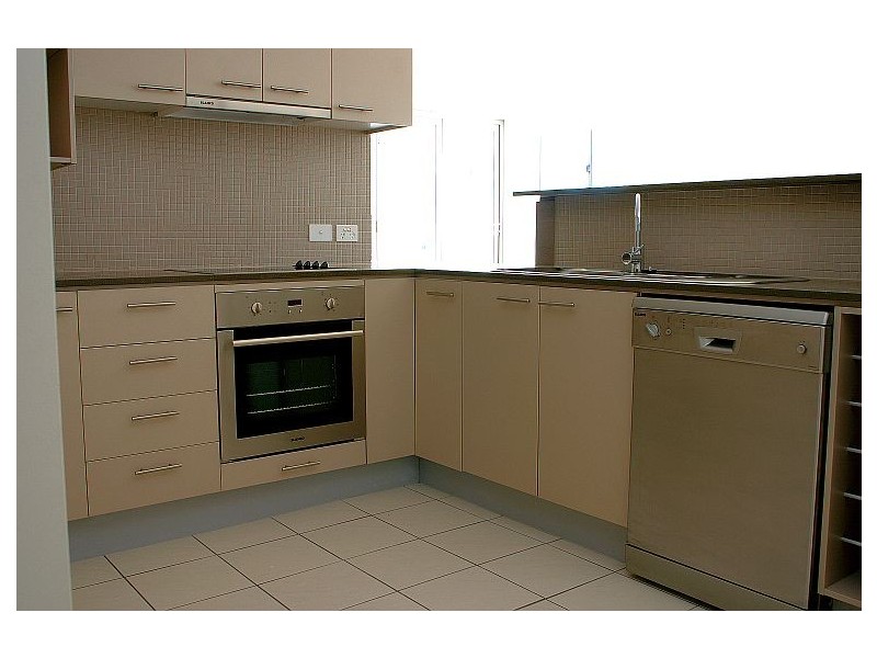 4/62 RIVERWALK AVENUE, Robina QLD 4226