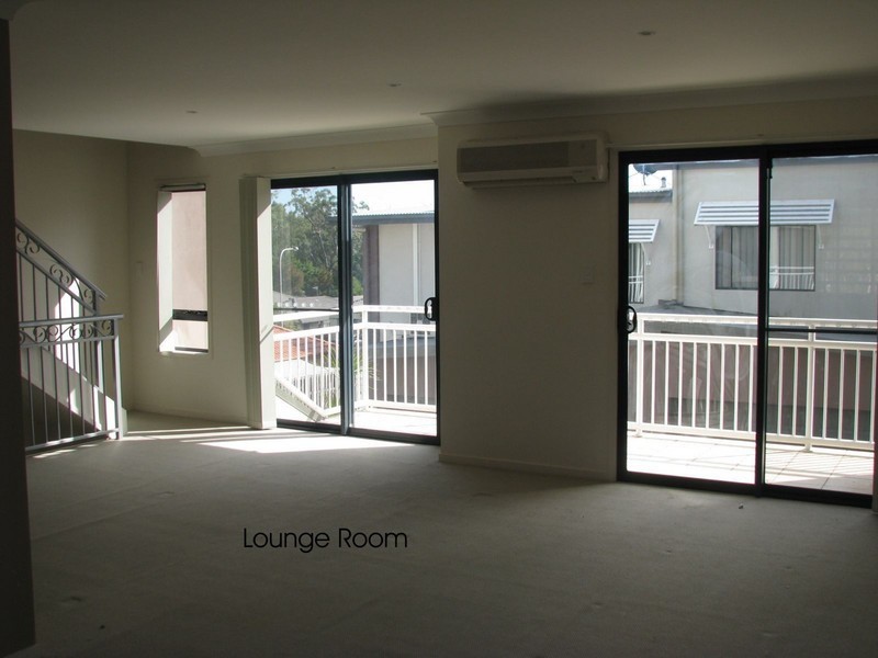 8/12 Geraldton Drive, Varsity Lakes QLD 4227