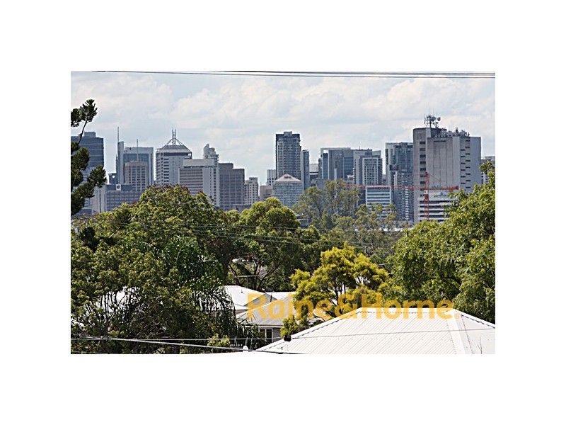 15 Dansie Street, Greenslopes QLD 4120