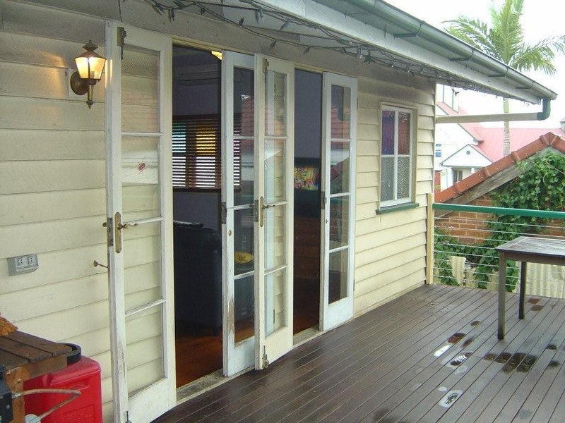 14 Lockerbie Street, Kangaroo Point QLD 4169