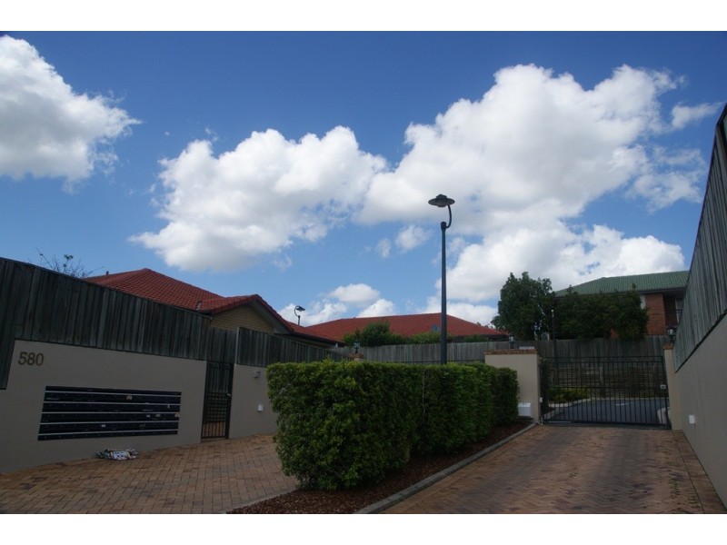 580 Seventeen Mile Rocks Road, Sinnamon Park QLD 4073