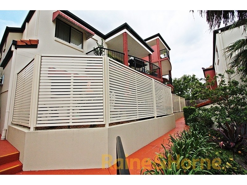 15 Dansie Street, Greenslopes QLD 4120