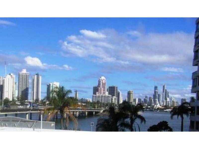 201/2 Barney Street, Southport QLD 4215